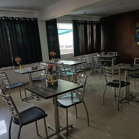 The Royal Crown Hotell Gurgaon Exteriör bild