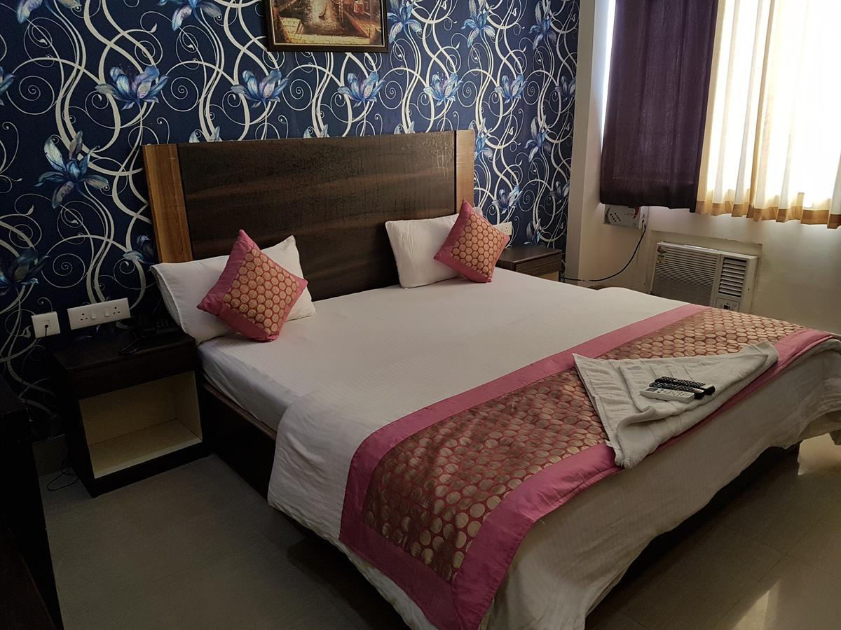 The Royal Crown Hotell Gurgaon Exteriör bild