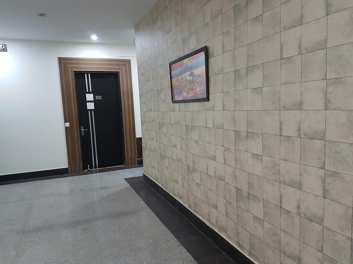The Royal Crown Hotell Gurgaon Exteriör bild